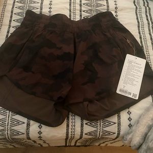 Lululemon Tracker LR Short 4”